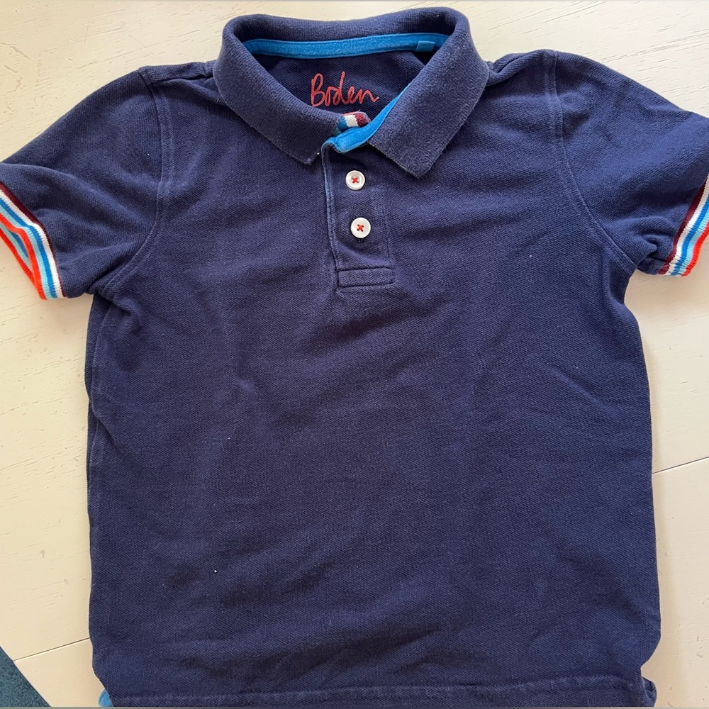 Mini Boden boys polo collared shirt size 5-6; navy blue with striped trim.